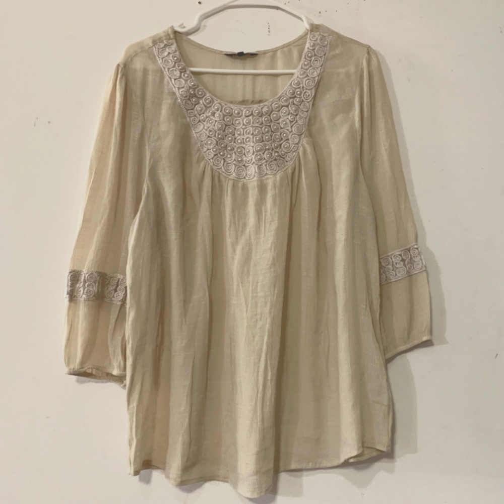 HANNAH sz 1X Cream Colored Pearl Embossed Peasant Top